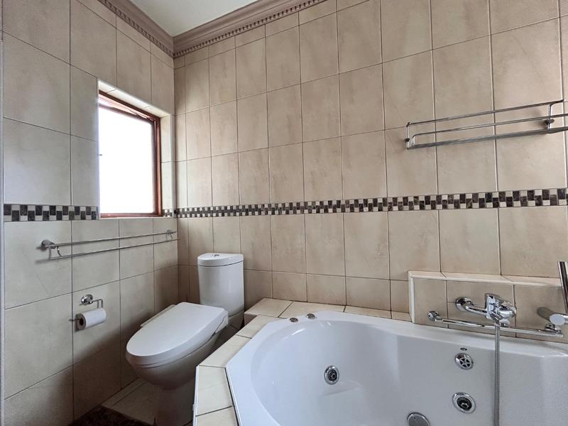 5 Bedroom Property for Sale in Birdwood Estate North West